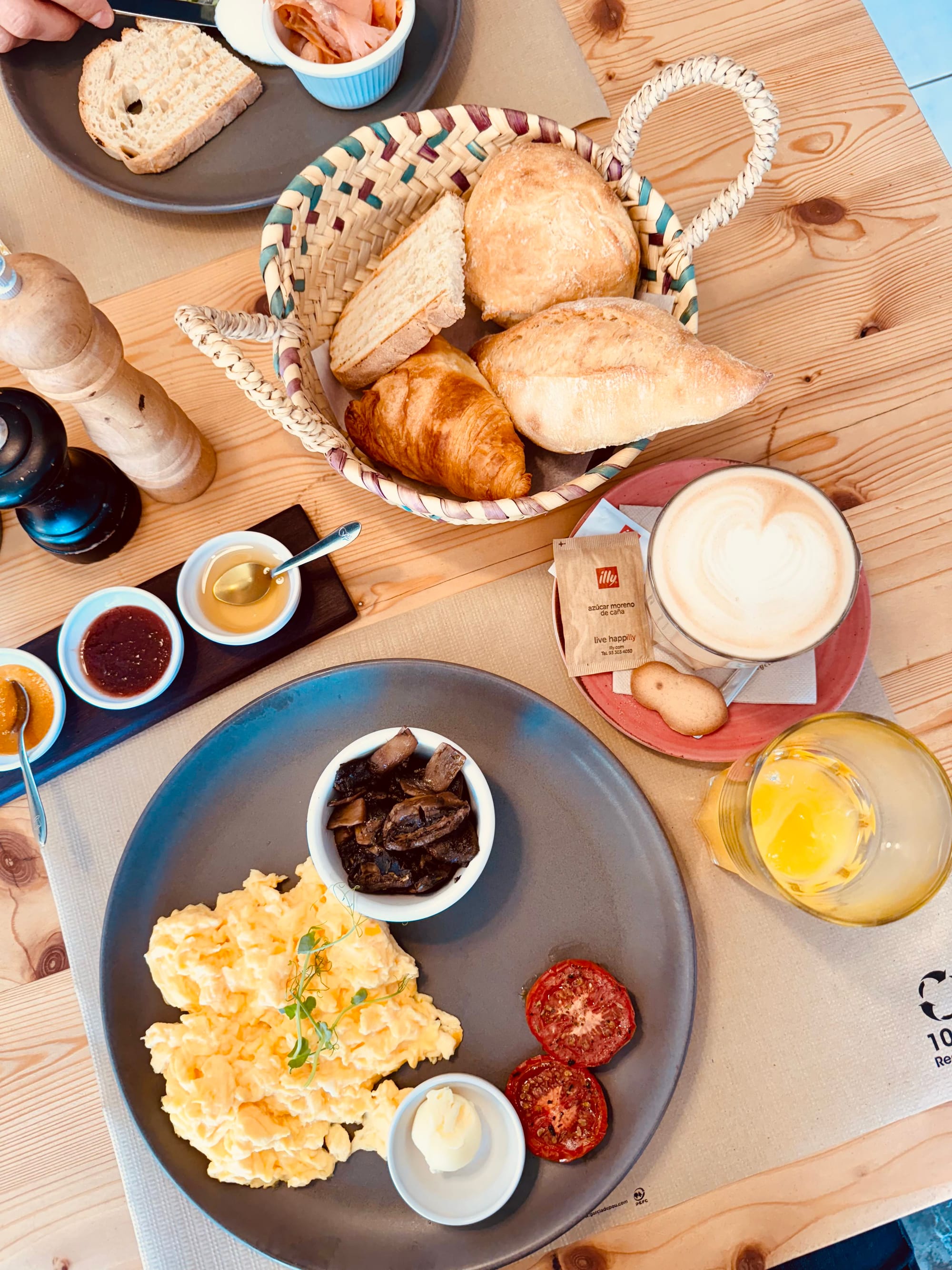 Best Restaurants in Algarve: Top Picks in Lagoa, Carvoeiro & Surroundings
